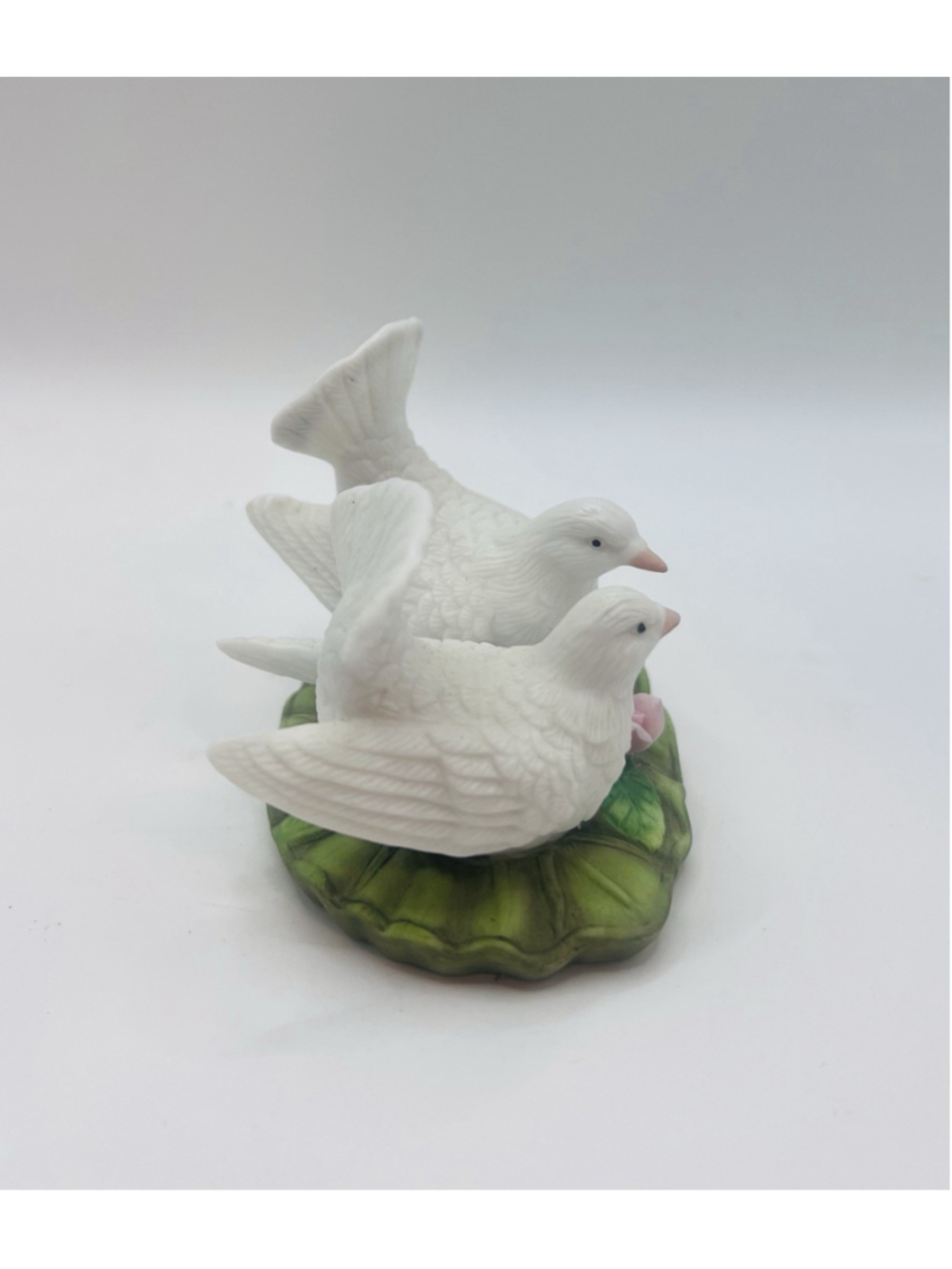 Vintage 1985 Lefton Hand Painted Porcelain Doves Figurine Wedding Love Nest Egg - Picture 6 of 7